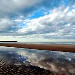 Gingerbread - Part Of The The Bay Village With Pool, Gym And Direct Access, Pub, Restaurant, Tennis And Meadows Walks Filey