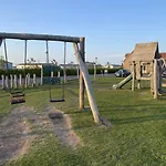 Gingerbread - Part Of The The Bay Village With Pool, Gym And Direct Access, Pub, Restaurant, Tennis And Meadows Walks * Filey