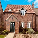 Ferienhaus Gingerbread - Part Of The The Bay Village With Pool, Gym And Direct Access, Pub, Restaurant, Tennis And Meadows Walks *