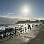 Gingerbread - Part Of The The Bay Village With Pool, Gym And Direct Access, Pub, Restaurant, Tennis And Meadows Walks Filey
