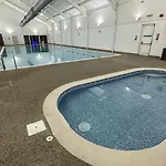 Gingerbread - Part Of The The Bay Village With Pool, Gym And Direct Access, Pub, Restaurant, Tennis And Meadows Walks Ferienhaus