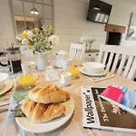 Gingerbread - Part Of The The Bay Village With Pool, Gym And Direct Access, Pub, Restaurant, Tennis And Meadows Walks * Filey