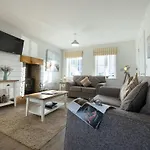Gingerbread - Part Of The The Bay Village With Pool, Gym And Direct Access, Pub, Restaurant, Tennis And Meadows Walks Filey