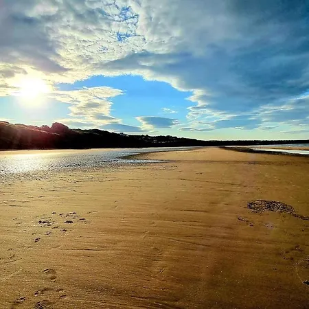 Gingerbread - Part Of The The Bay Village With Pool, Gym And Direct Access, Pub, Restaurant, Tennis And Meadows Walks * Filey