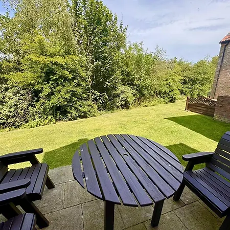Gingerbread - Part Of The The Bay Village With Pool, Gym And Direct Access, Pub, Restaurant, Tennis And Meadows Walks 法利