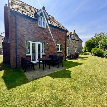 Gingerbread - Part Of The The Bay Village With Pool, Gym And Direct Access, Pub, Restaurant, Tennis And Meadows Walks